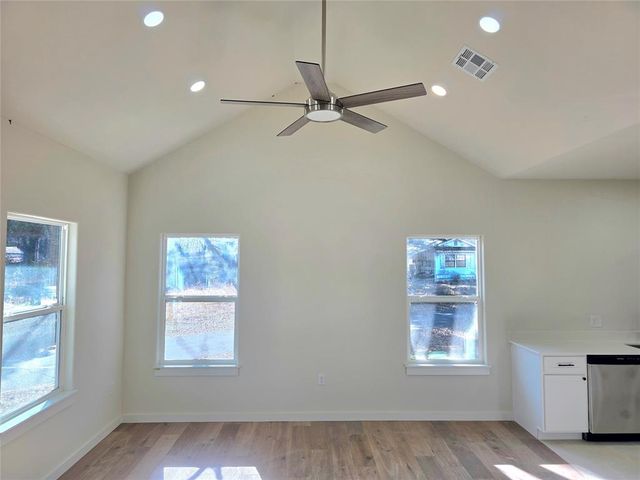 1701 E McGill Circle, Eufaula, OK 74432