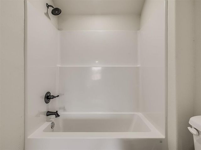 1701 E McGill Circle, Eufaula, OK 74432