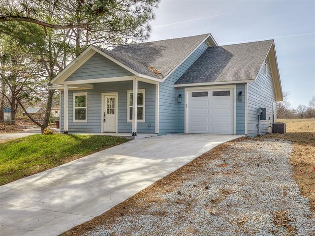 1701 E McGill Circle, Eufaula, OK 74432