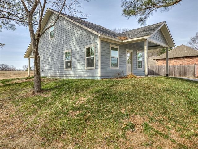 1701 E McGill Circle, Eufaula, OK 74432