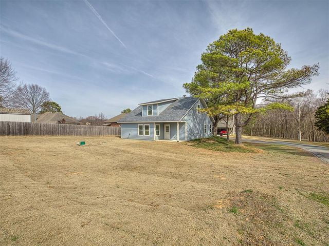 1701 E McGill Circle, Eufaula, OK 74432