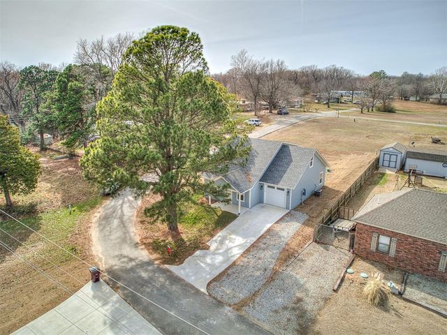 1701 E McGill Circle, Eufaula, OK 74432