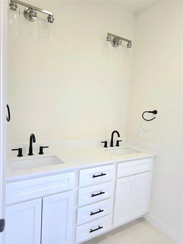 1701 E McGill Circle, Eufaula, OK 74432