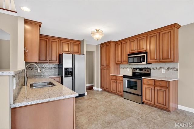 295 Romaine Spring View, Fenton, MO 63026