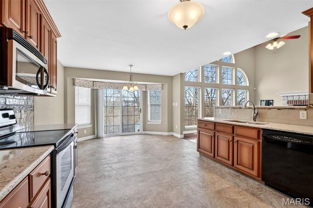 295 Romaine Spring View, Fenton, MO 63026