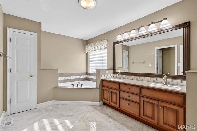 295 Romaine Spring View, Fenton, MO 63026