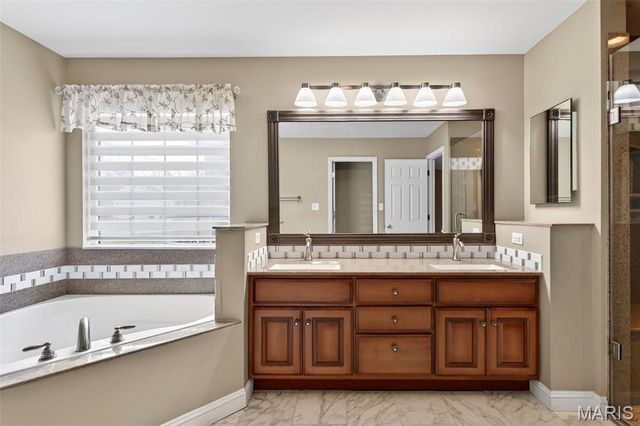 295 Romaine Spring View, Fenton, MO 63026