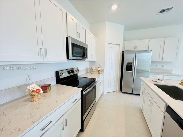 6909 Harbours Edge Ave 6909, Lake Worth, FL 33467