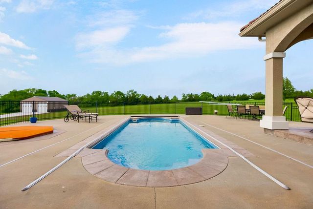 18750 W 248th Street, Paola, KS 66071