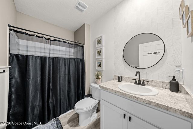 2043 Farmhouse Road SE, Palm Bay, FL 32909