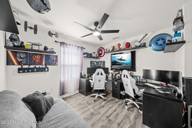 2043 Farmhouse Road SE, Palm Bay, FL 32909