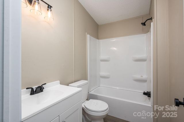 105 Lansdale Avenue, Lincolnton, NC 28092