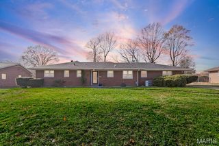 212 Springdale Drive, Belleville, IL 62223