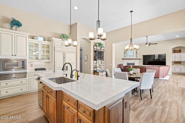 2471 E ROBIN Court, Gilbert, AZ 85296