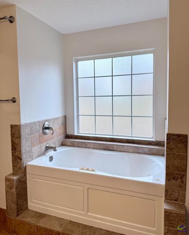 207 Gleneagle Drive, Byron, GA 31008