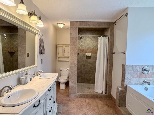 207 Gleneagle Drive, Byron, GA 31008