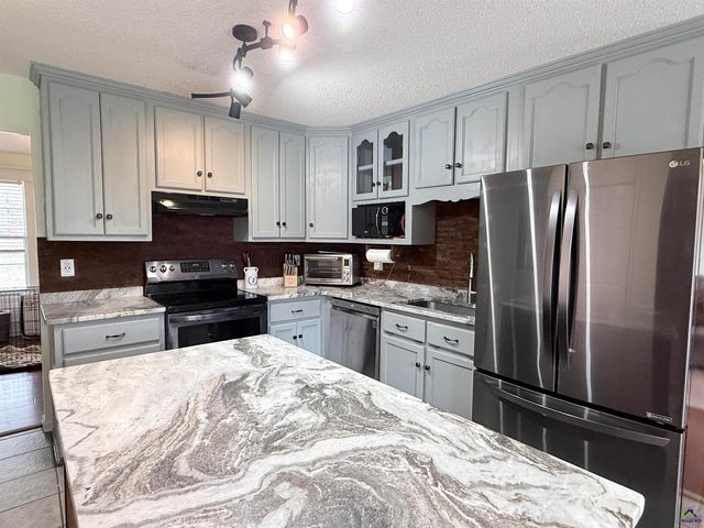 207 Gleneagle Drive, Byron, GA 31008