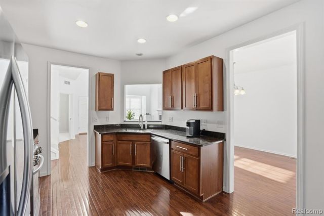 2240 Paddock Lane, Canton, MI 48188