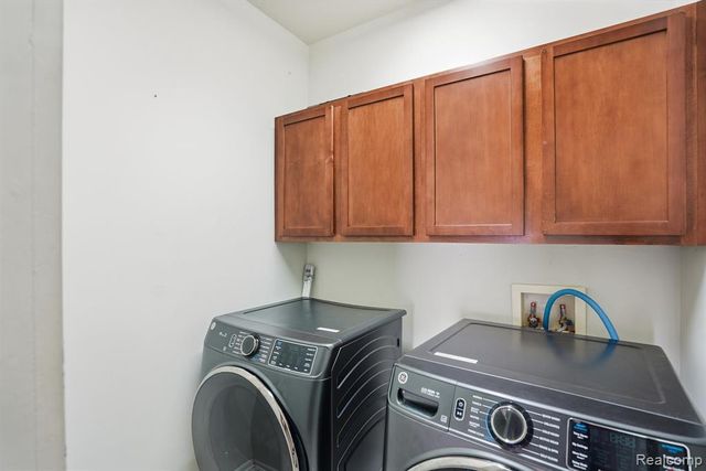 2240 Paddock Lane, Canton, MI 48188