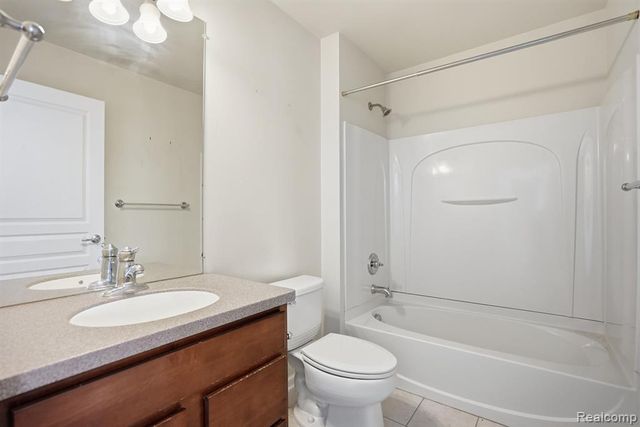 2240 Paddock Lane, Canton, MI 48188