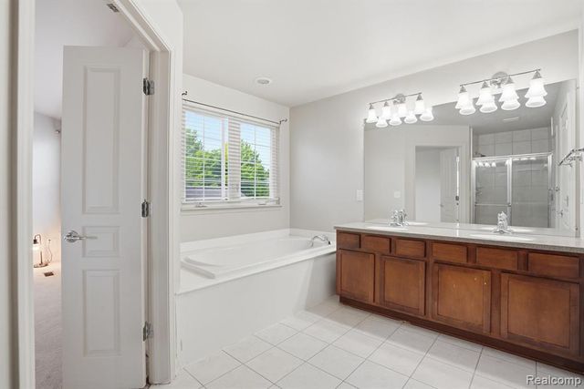 2240 Paddock Lane, Canton, MI 48188