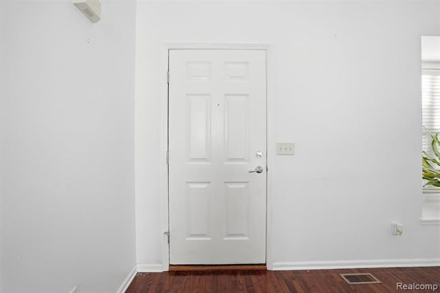 2240 Paddock Lane, Canton, MI 48188