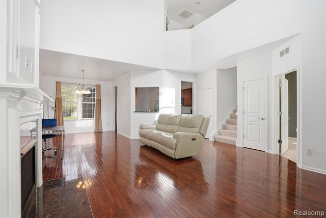 2240 Paddock Lane, Canton, MI 48188