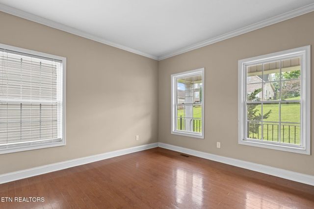 1820 Falling Waters Rd, Knoxville, TN 37922