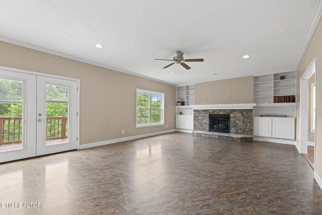 1820 Falling Waters Rd, Knoxville, TN 37922