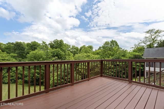1820 Falling Waters Rd, Knoxville, TN 37922