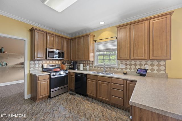 1820 Falling Waters Rd, Knoxville, TN 37922