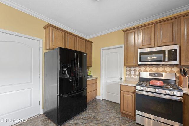 1820 Falling Waters Rd, Knoxville, TN 37922