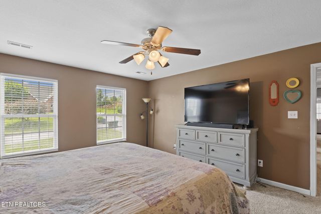 1820 Falling Waters Rd, Knoxville, TN 37922