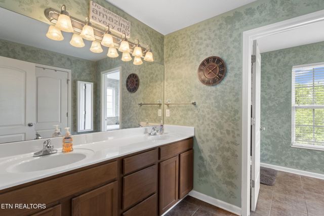 1820 Falling Waters Rd, Knoxville, TN 37922