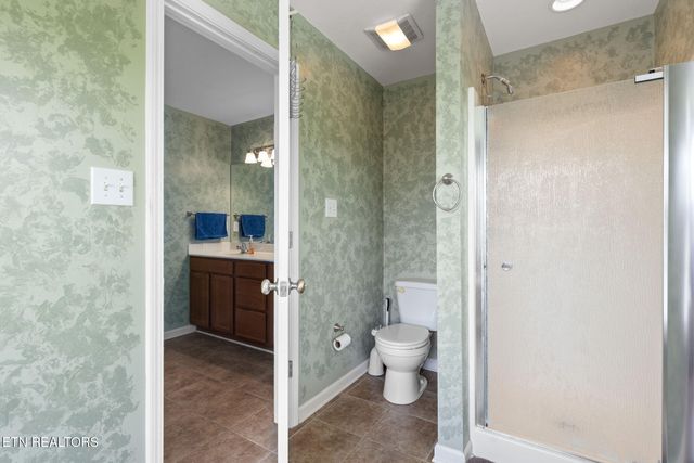1820 Falling Waters Rd, Knoxville, TN 37922