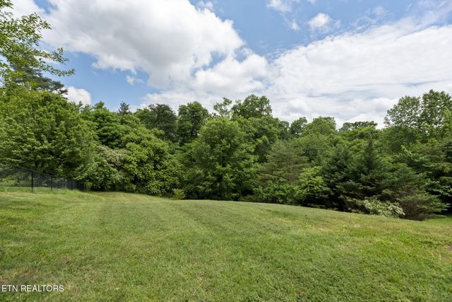 1820 Falling Waters Rd, Knoxville, TN 37922