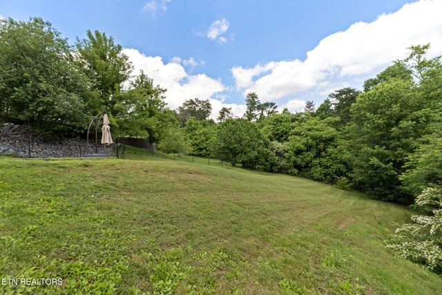 1820 Falling Waters Rd, Knoxville, TN 37922