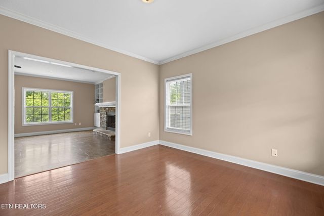 1820 Falling Waters Rd, Knoxville, TN 37922