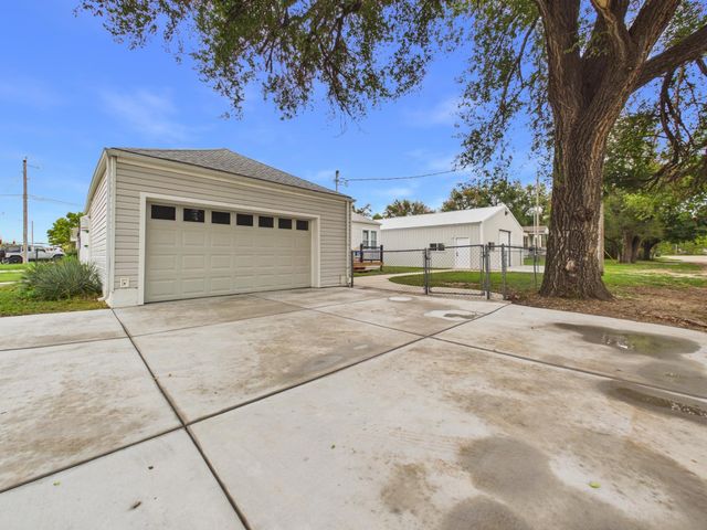 2444 S Hydraulic Ave, Wichita, KS 67216