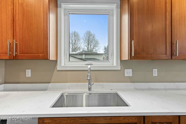 325 E 11th Avenue, Anchorage, AK 99501