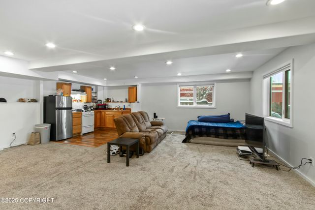 325 E 11th Avenue, Anchorage, AK 99501