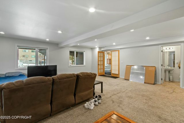 325 E 11th Avenue, Anchorage, AK 99501