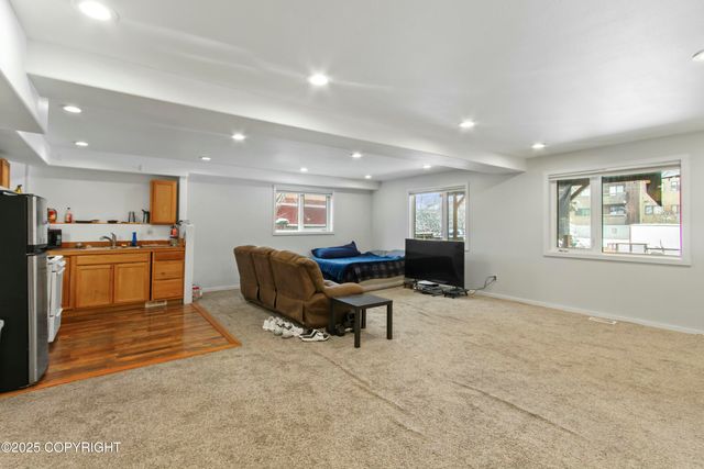 325 E 11th Avenue, Anchorage, AK 99501