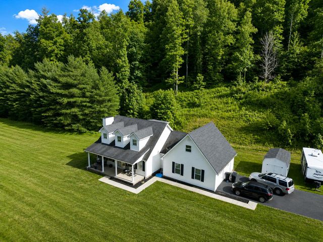 1560 Stamper Branch Road, Campton, KY 41301