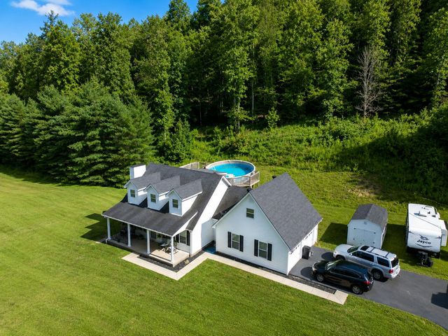 1560 Stamper Branch Road, Campton, KY 41301