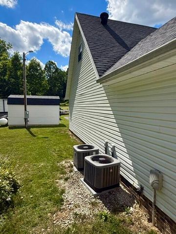 1560 Stamper Branch Road, Campton, KY 41301