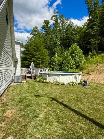 1560 Stamper Branch Road, Campton, KY 41301