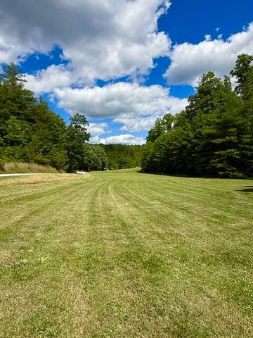1560 Stamper Branch Road, Campton, KY 41301