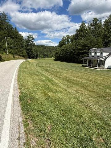 1560 Stamper Branch Road, Campton, KY 41301