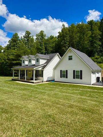 1560 Stamper Branch Road, Campton, KY 41301